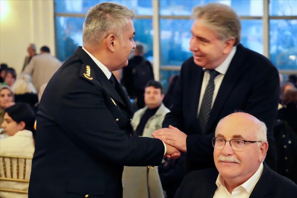 Rektörümüz Prof. Dr. Mehmet Bahçekapılı, Ramazan ayının ilk iftarında şehit yakınlarımız ve gazilerimizle büyük aile sofrasında bir araya geldi.