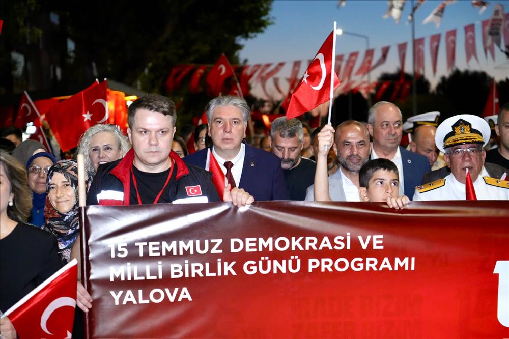 Rektörümüz Prof. Dr. Mehmet Bahçekapılı, 15 Temmuz Demokrasi ve Millî Birlik Günü kapsamında düzenlenen Demokrasi Yürüyüşüne katıldı.