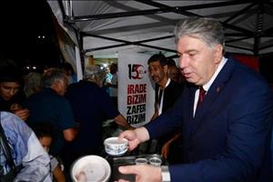 Yalova Üniversitesi olarak, 15 Temmuz Demokrasi ve Millî Birlik Günü Anma Programı kapsamında Cumhuriyet Meydanı’nda yerimizi alarak açtığımız stantta vatandaşlarımızla buluştuk.
